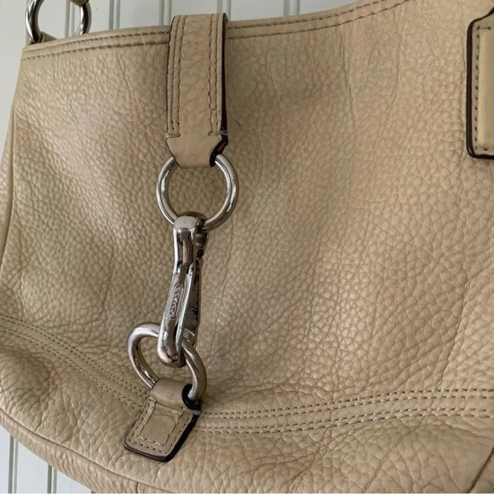 Coach Vintage Hampton Hobo Leather Tan Shoulder Bag Soft Pebbled Collection